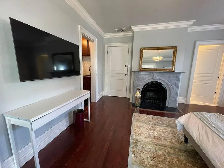 C&J Signature Stays Downtown Apartment Morristown
