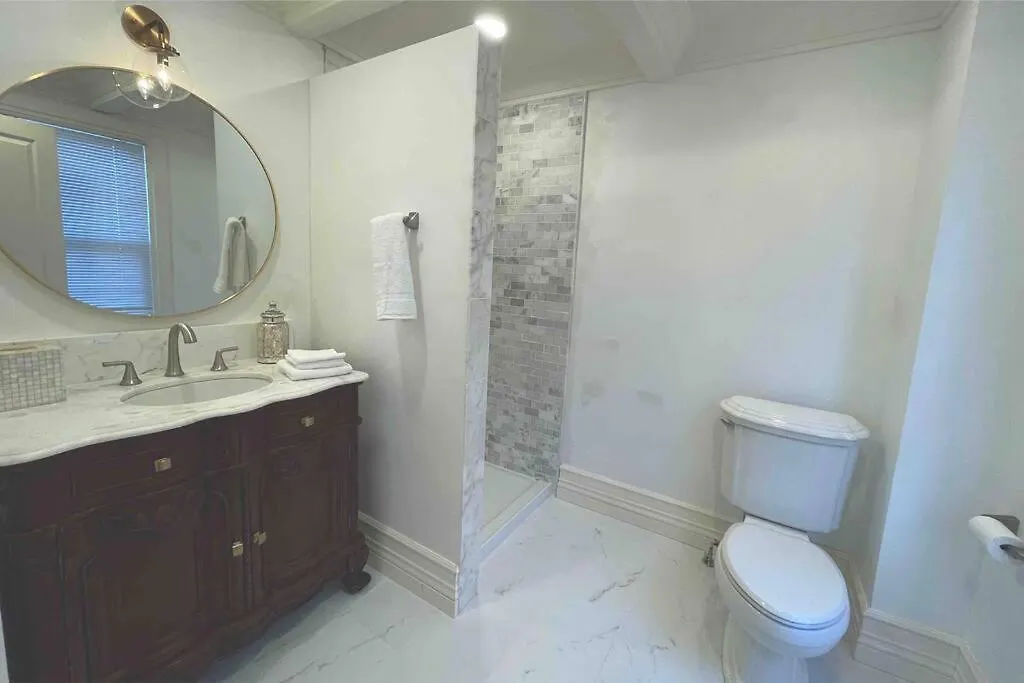 C&J Signature Stays Downtown Apartment Morristown